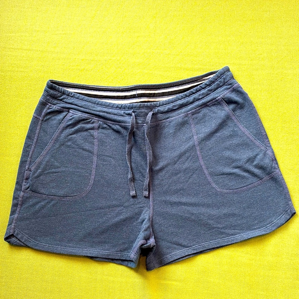 Patagonia women’s size L shorts - navy